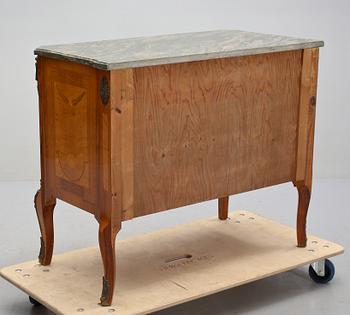 BYRÅ, gustaviansk stil, omkring 1900-talets mitt.