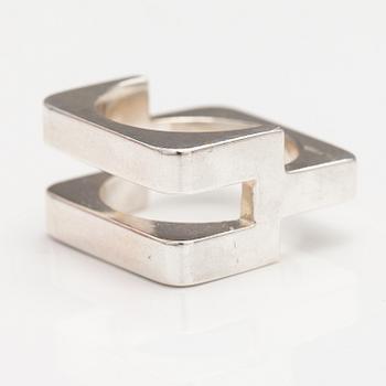 Pekka Piekäinen, Ring, sterlingsilver. Auran Kultaseppä, Åbo 1972.