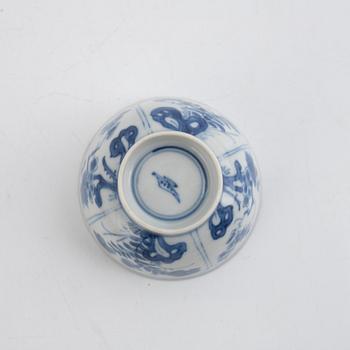 Koppar med fat, 3 + 5, porslin, Kangxi och Qianlong, Kina, 1700-tal.