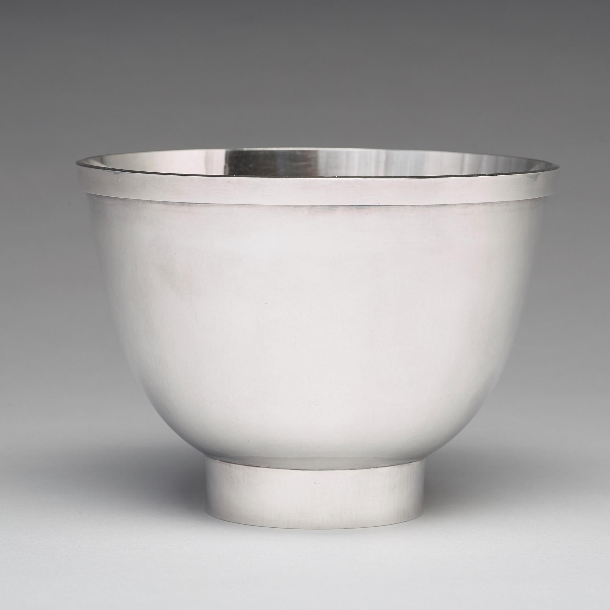 Sigurd Persson, a sterling silver bowl, Stockholm 1964, silversmith Johann Wist.