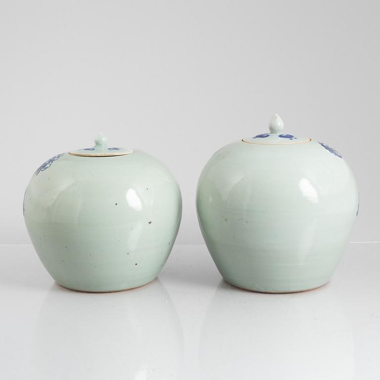 Two similar Chinese porcelain vases with covers, late 19th Century.