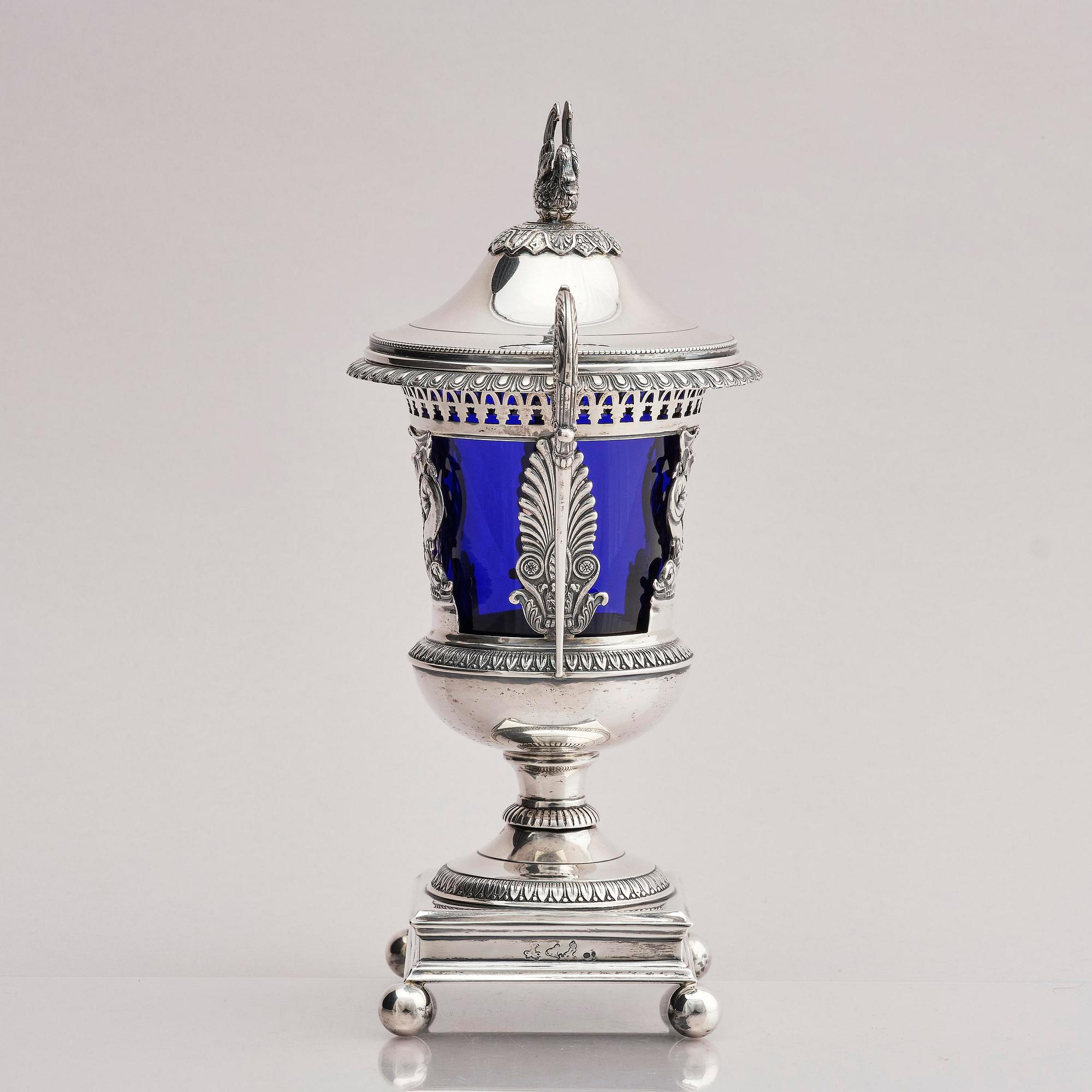 Lockurna, silver med blå glasinsats, Frankrike 1800-talets början.