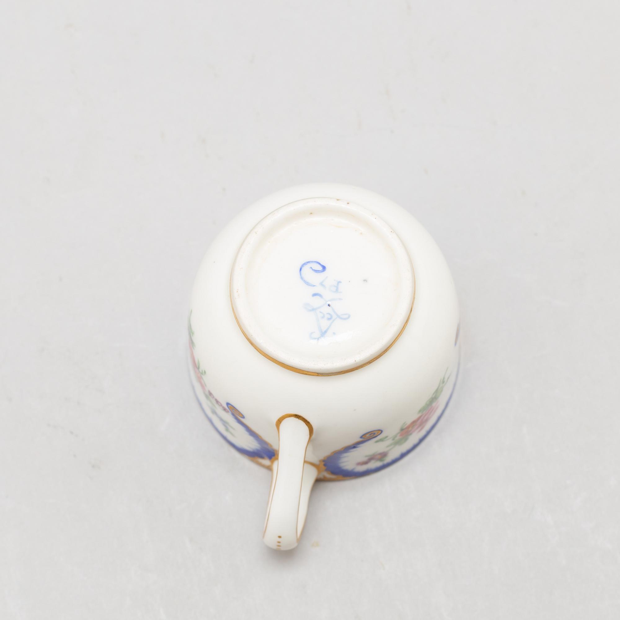 A pair of enamelled cups with dishes, France, Sèvres, 1780s.