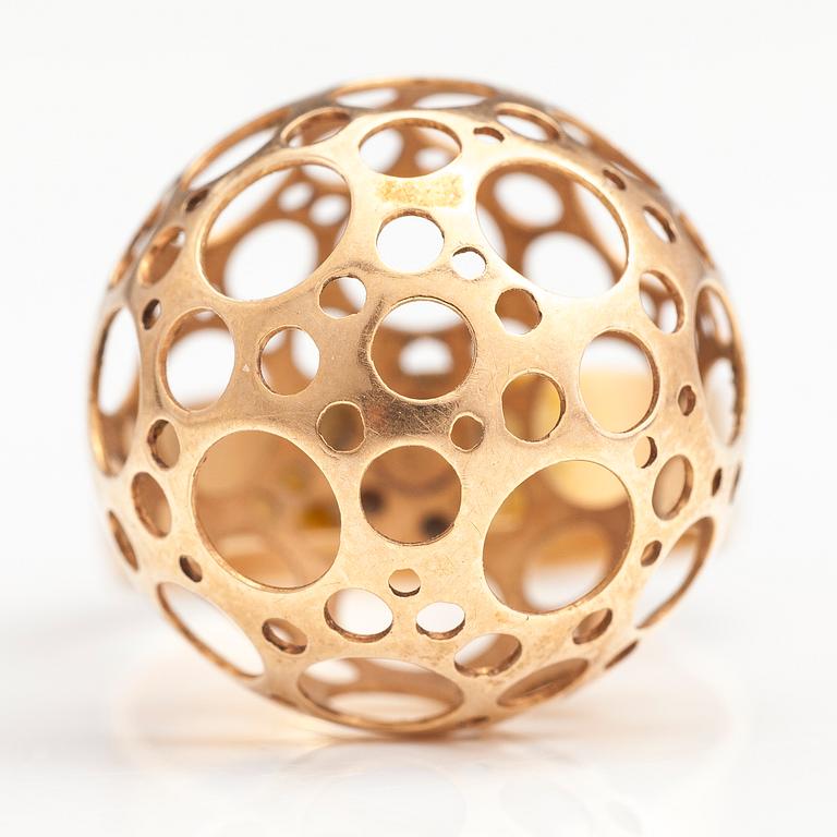 LIISA VITALI, SORMUS "Leppäkerttu", 14K kultaa, Westerback, Helsinki 1970.