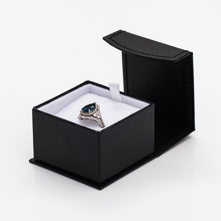Sormus, 14K valkokultaa, turmaliini ja timantteja n. 0.60 ct yht.