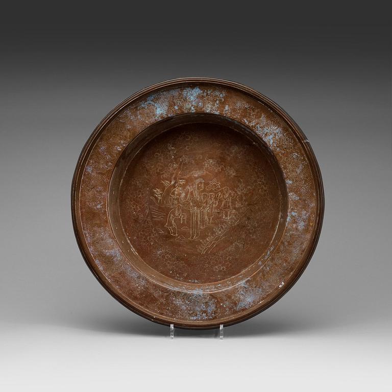 A bronz basin, late Qing dynasty (1644-1912).