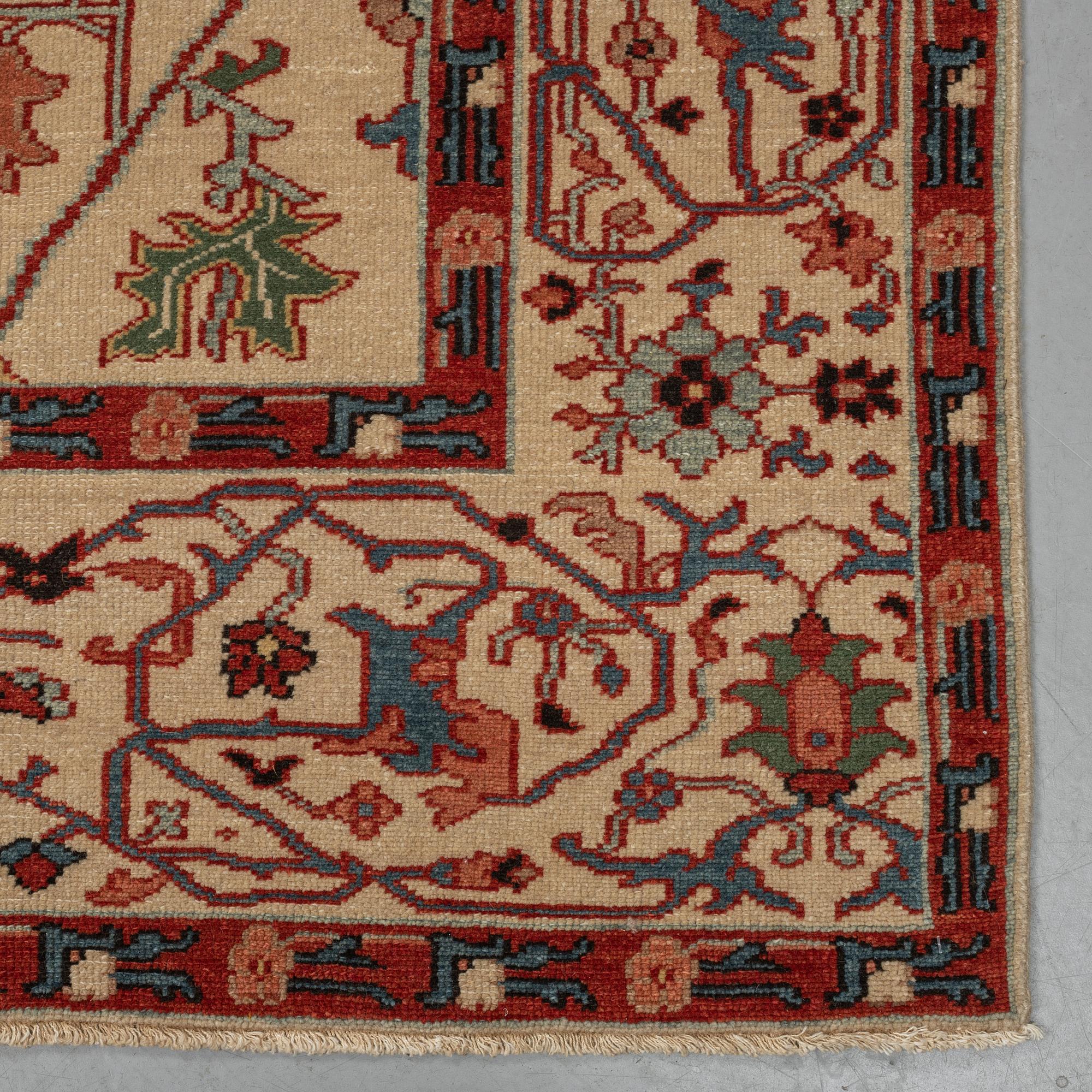 Matta, Ushak design, ca 282 x 185 cm.
