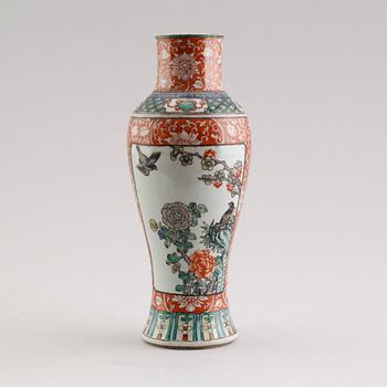 VAS, porslin, Kina, 1900-tal.