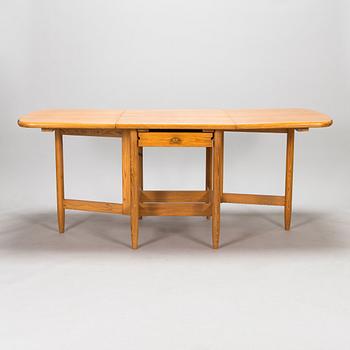 Eero Aarnio, pöytä ja tuoleja, 6 kpl, "Pirtti", Laukaan puu, 1900-luvun loppu.