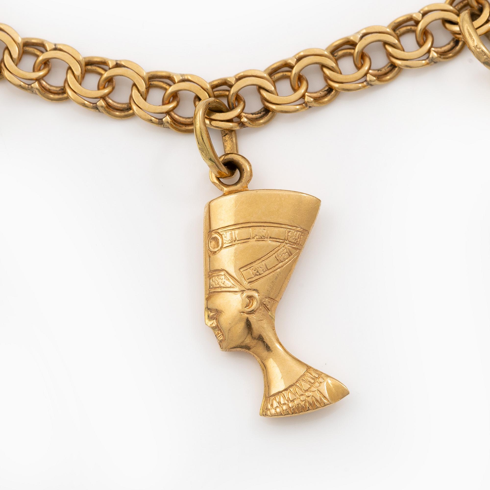 Bracelet 18K gold with five charms.