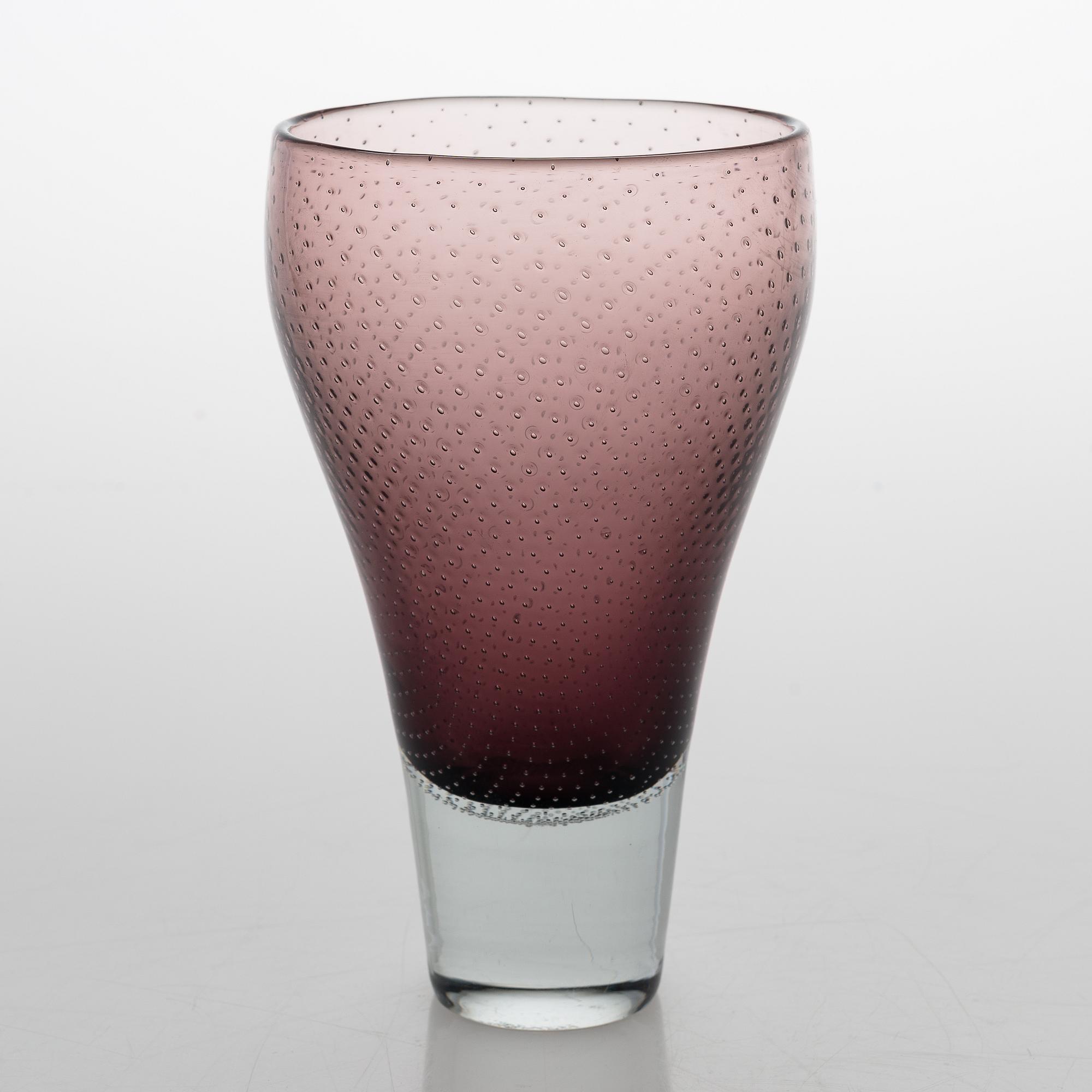 GUNNEL NYMAN, A glass vase, signed. G. Nyman Nuutajärvi Notsjö -54.