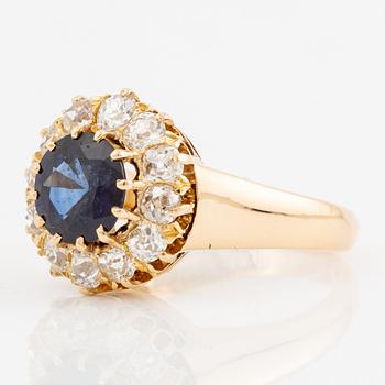 Ring carmosé, 18K guld med safir och gammalslipade diamanter.
