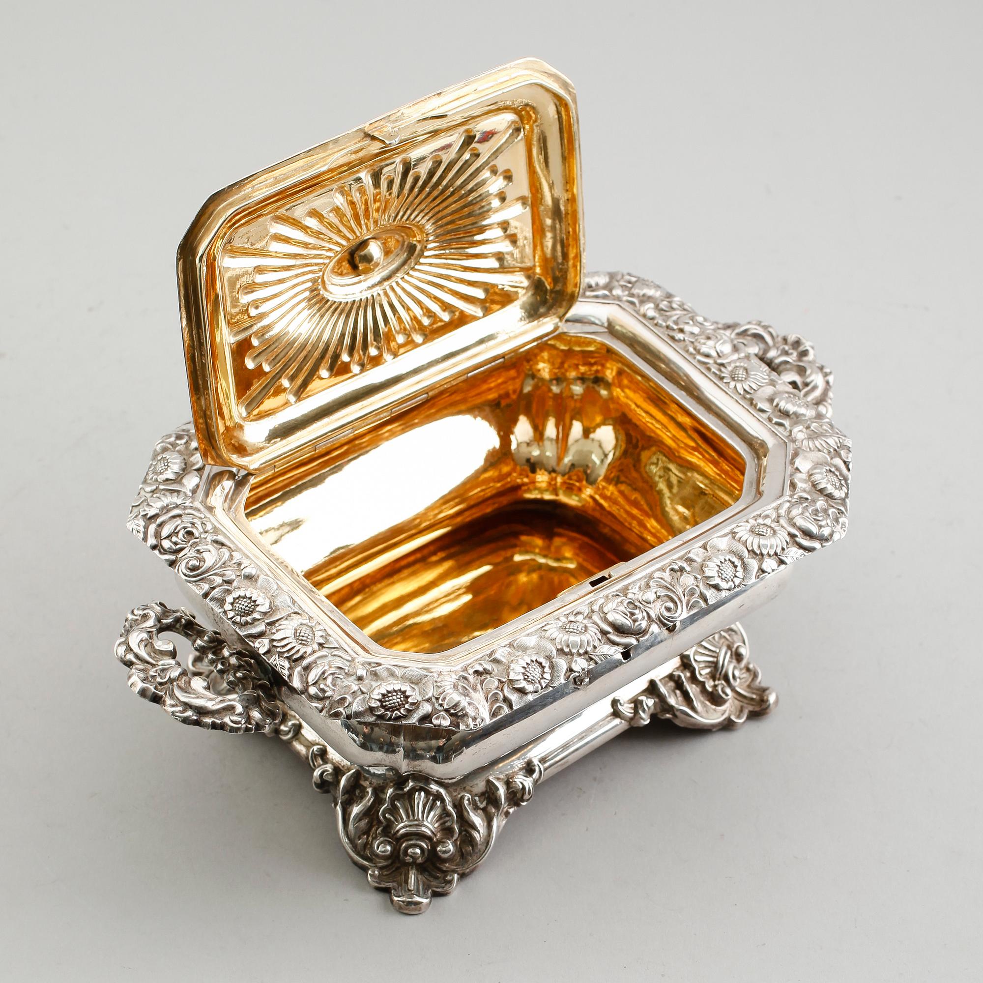 SOCKERSKRIN, silver, Gustaf Möllenborg, Stockholm 1844. Vikt ca 828 gram.