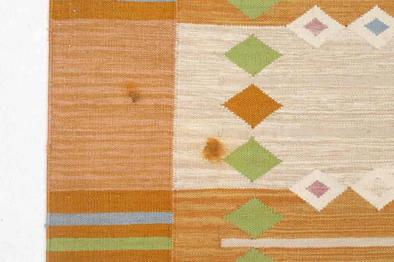 A flat weave carpet, signed Å, Axeco made in India, c. 280 x 196 cm.