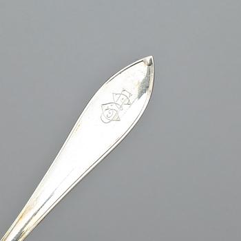 BORDSSKEDAR, 12 st, silver, C. G. Hallberg, Stockholm 1930. Total vikt ca 468 gram.