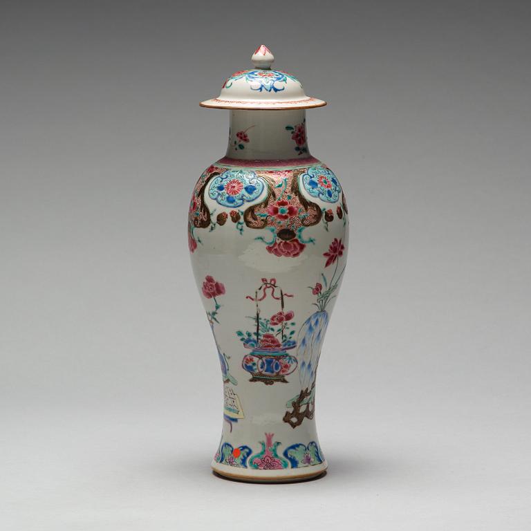 URNA med LOCK, porslin. Qingdynastin, Qianlong (1736-95).