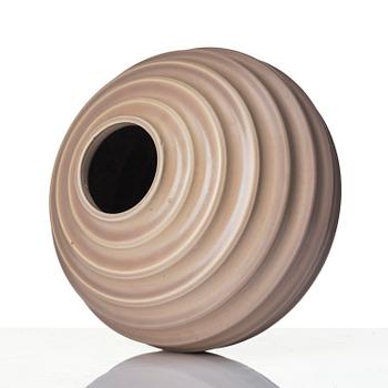 Ewald Dahlskog, a spherical faience vase, model D9/1, Bo Fajans, Gävle, 1930-43.