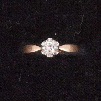 RING, guld 14K med diamant. Neuvostoliittolaiset leimat 1954-1958. Paino n. 2,6 g.