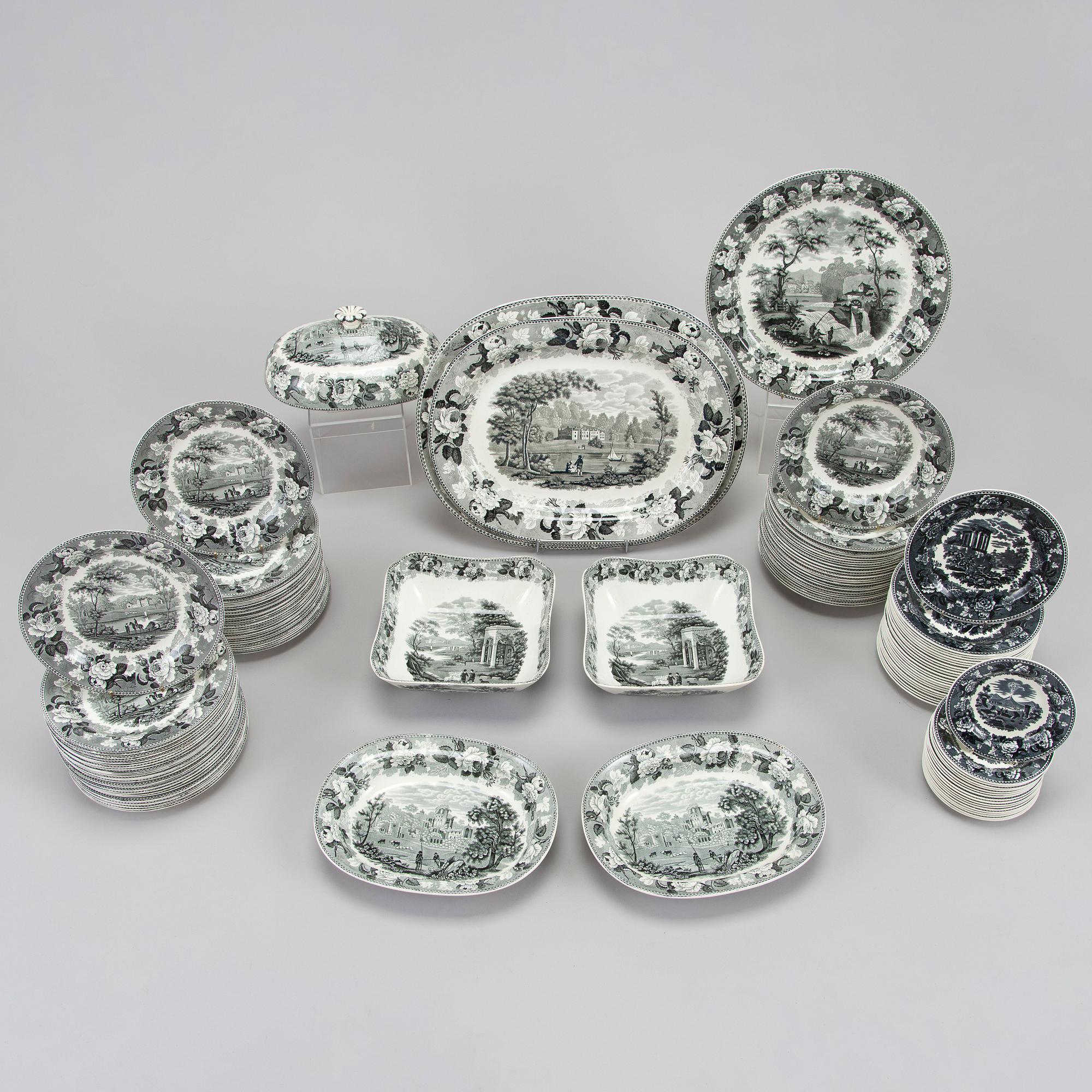 Wedgwood, astiasto, 134 osaa, "Landscape" fajanssi, Englanti 1800-luvun loppu.