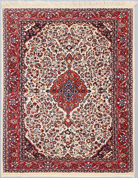 A Sarouk rug, approx. 152 x 105 cm.