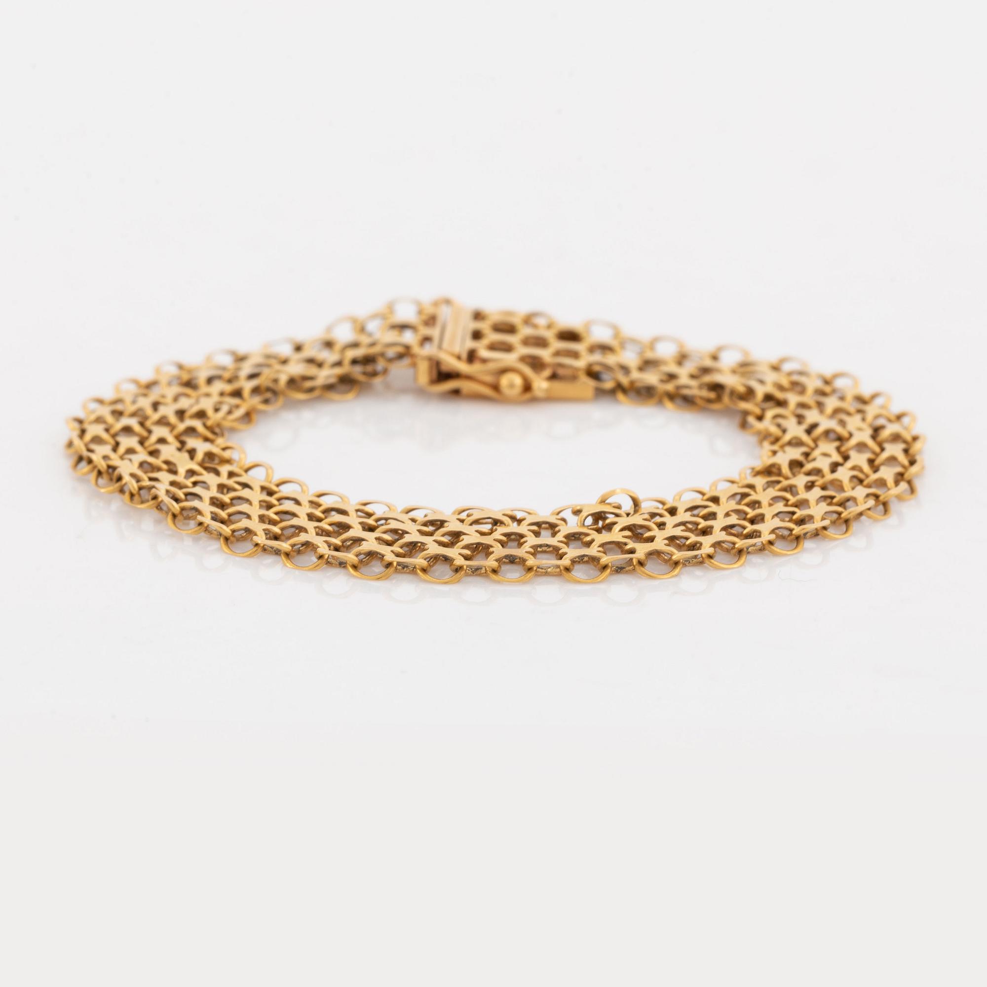 18K gold bracelet.