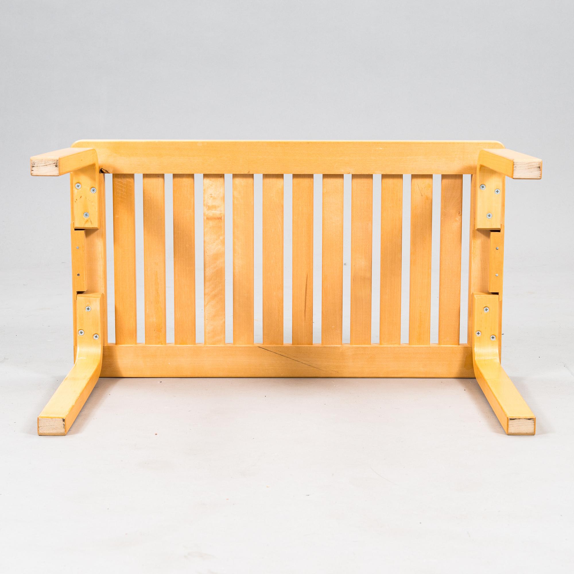 Alvar Aalto, ritiläpenkki, malli 153B, Artek.