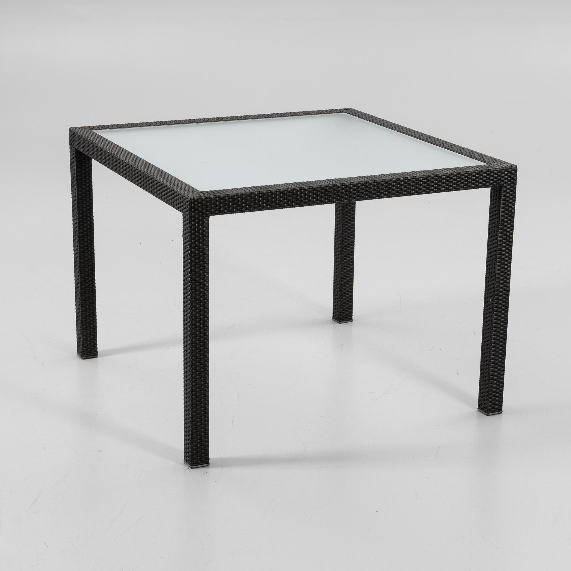 Trädgårdsbord, Dedon, 2000-tal.
