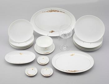 SERVISPORSLIN, 19 delar samt GLASPOKAL, Rosenthal.