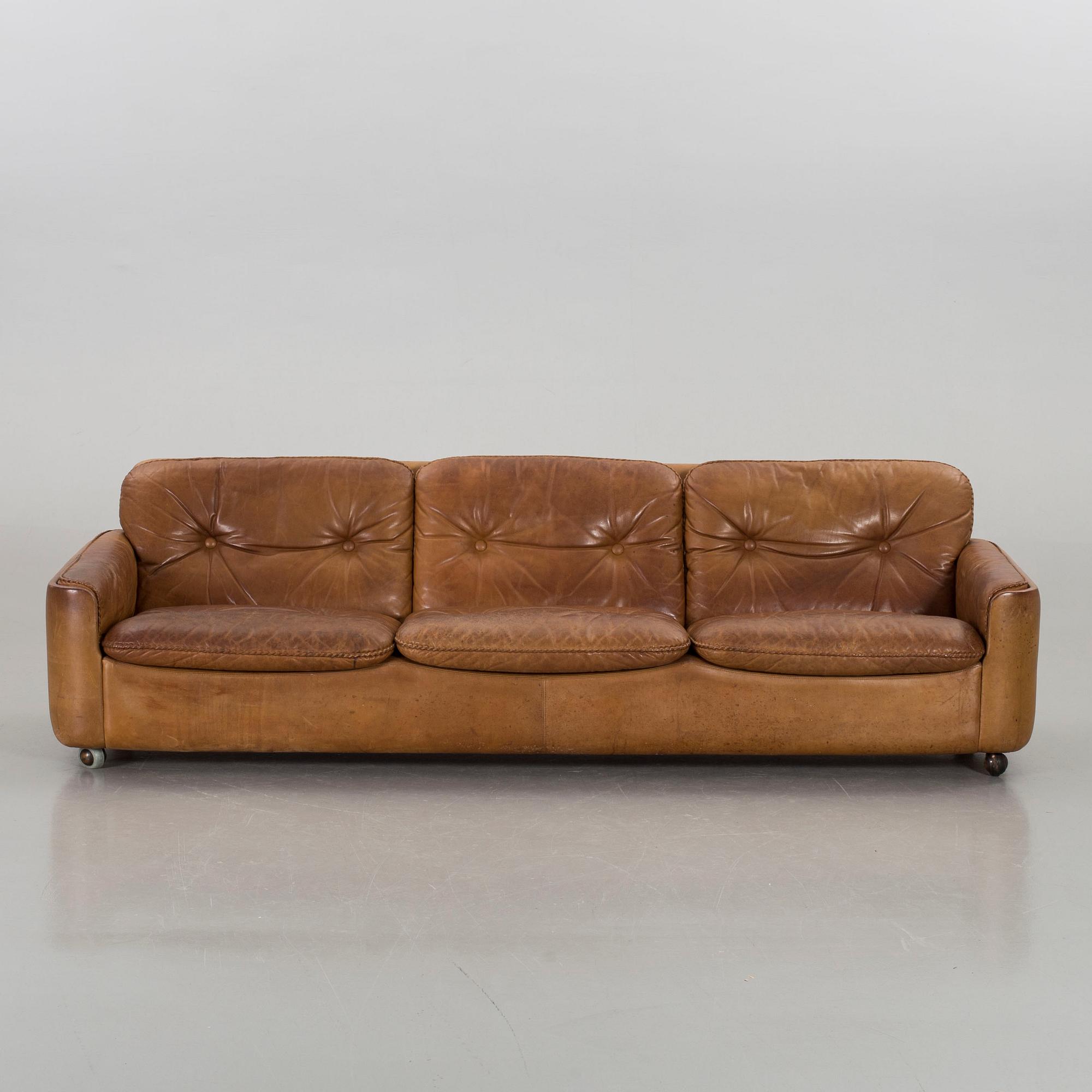 A SOFA BY SIGURD RESELL MODEL 125 FOR Vatne Møbler AS, Norway.