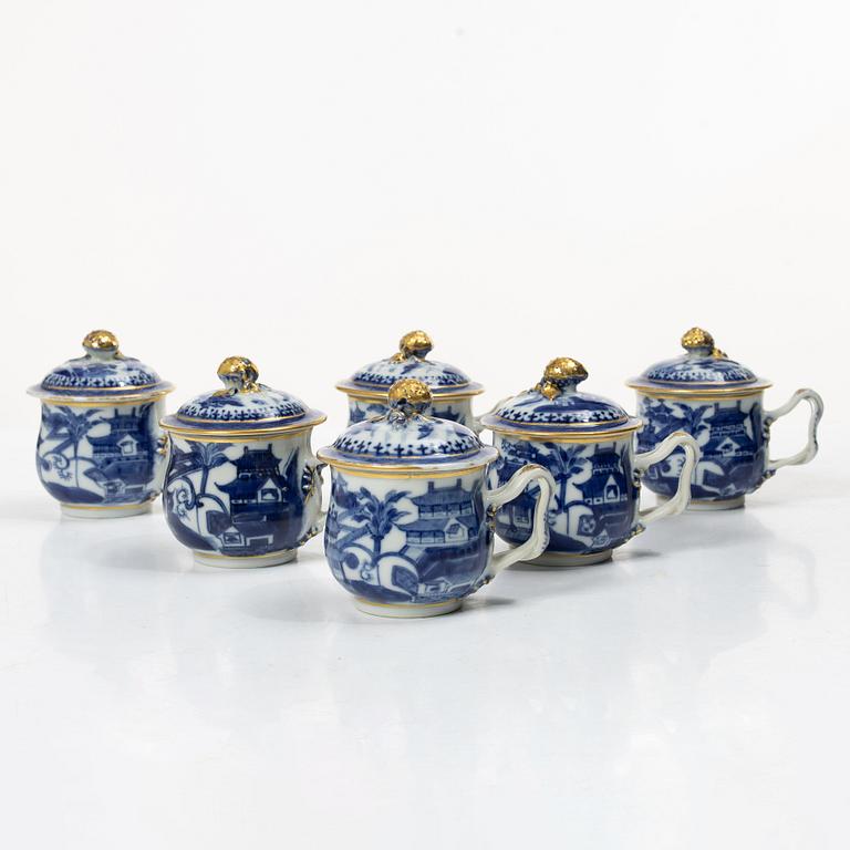 Service pieces, 12 pieces, company porcelain. Qing dynasty, circa 1800.