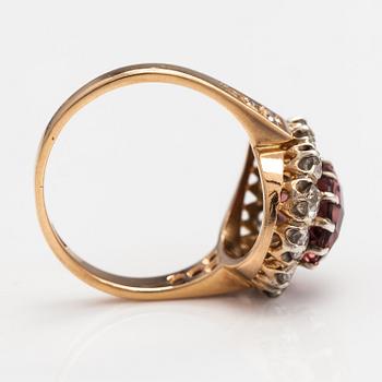 Ring, 18K guld, turmalin ca 3.50 ct och diamanter ca 1.50 ct tot.