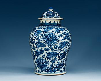 1685. A blue and white jar with cover, Qing dynasty, Kangxi (1662-1722).
