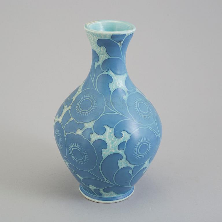 JOSEF EKBERG, a stoneware vase, sgarfitto, Gustafsberg 1918.