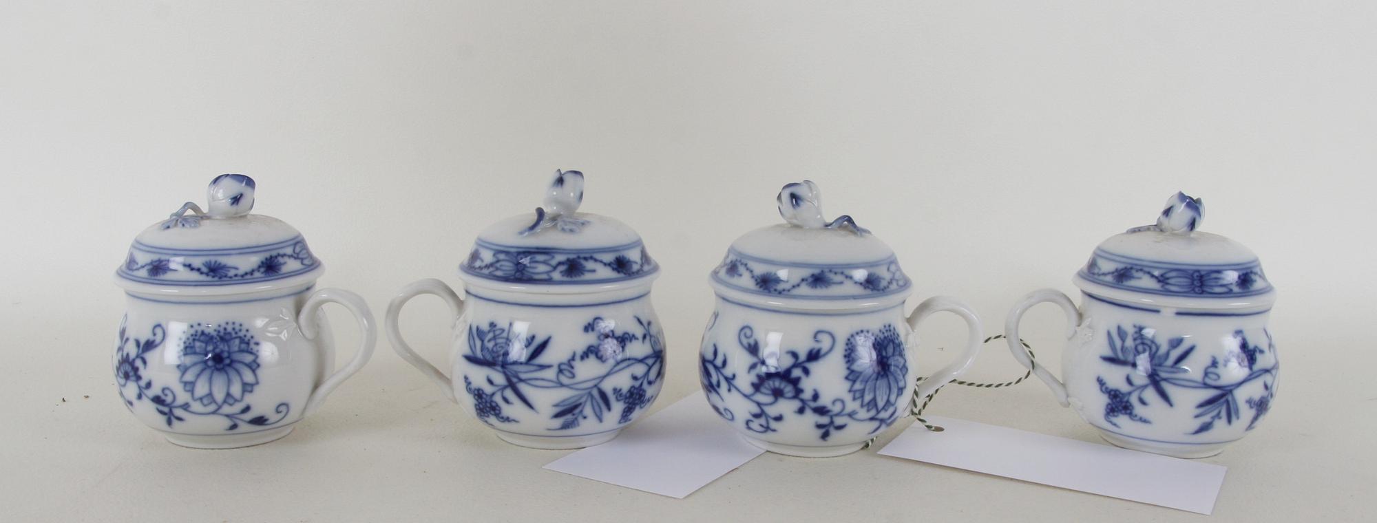 CREMEKOPPAR, 4 st, porslin, Meissen, Lökmönstret.