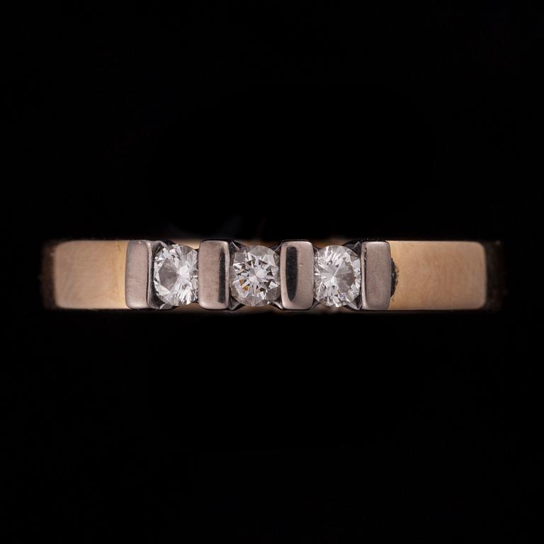RING, 18K guld, briljantslipade diamanter. A. Tillander, 2009. Vikt ca 3,7 g.