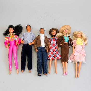 A plastic doll's house with six dolls, furniture and clothes, 20th century.