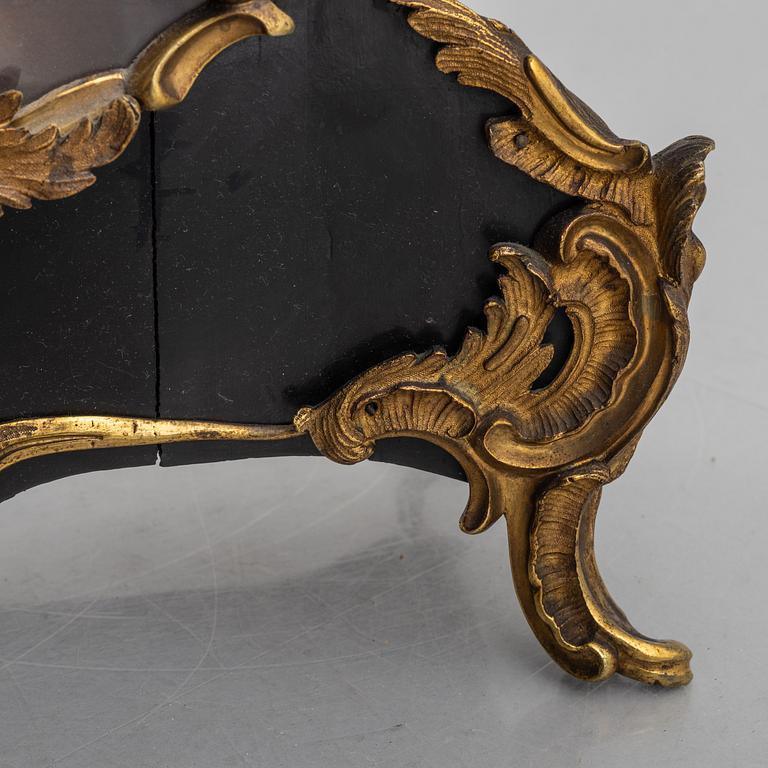 Clock, Rococo style with partially older parts, around the year 1900.