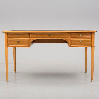 SKRIVBORD, gustaviansk stil. 1900-talets andra hälft.