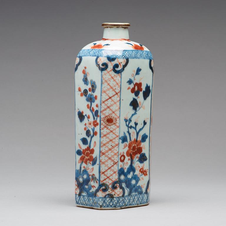 FLASKA, porslin. Qingdynastin, Kangxi (1662-1722).
