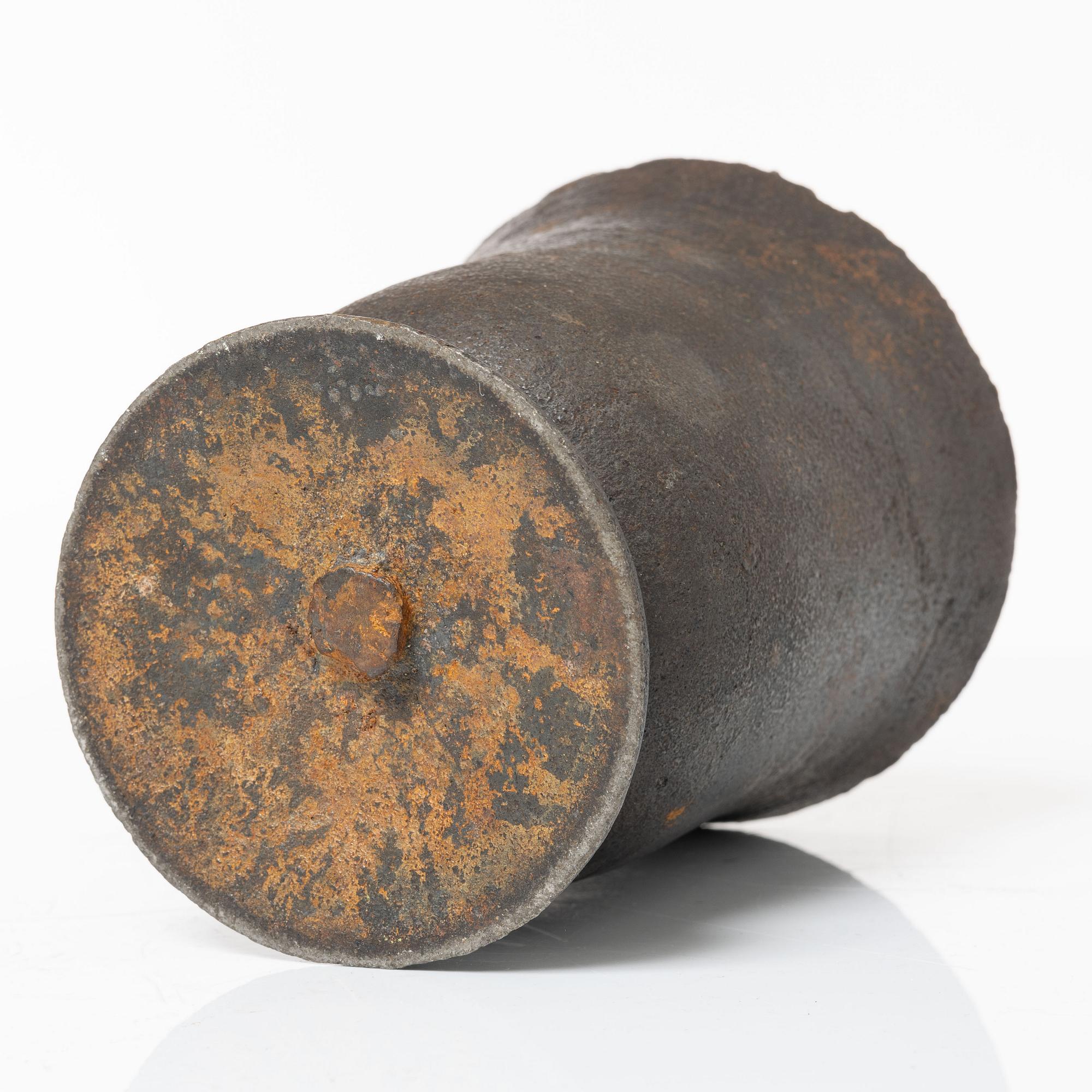 A Gothic-type cast-iron mortar, 17th / 18th century.