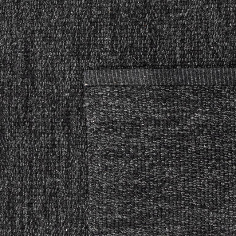 Matta Kasthall rölakan ca 321x235 cm.