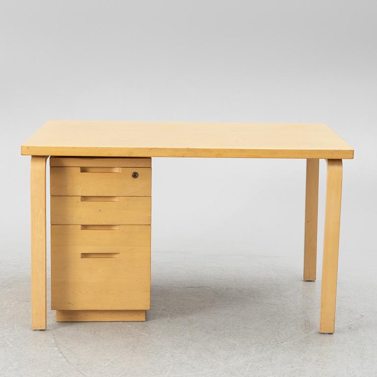 Alvar Aalto, desk and chest of drawers. Artek.