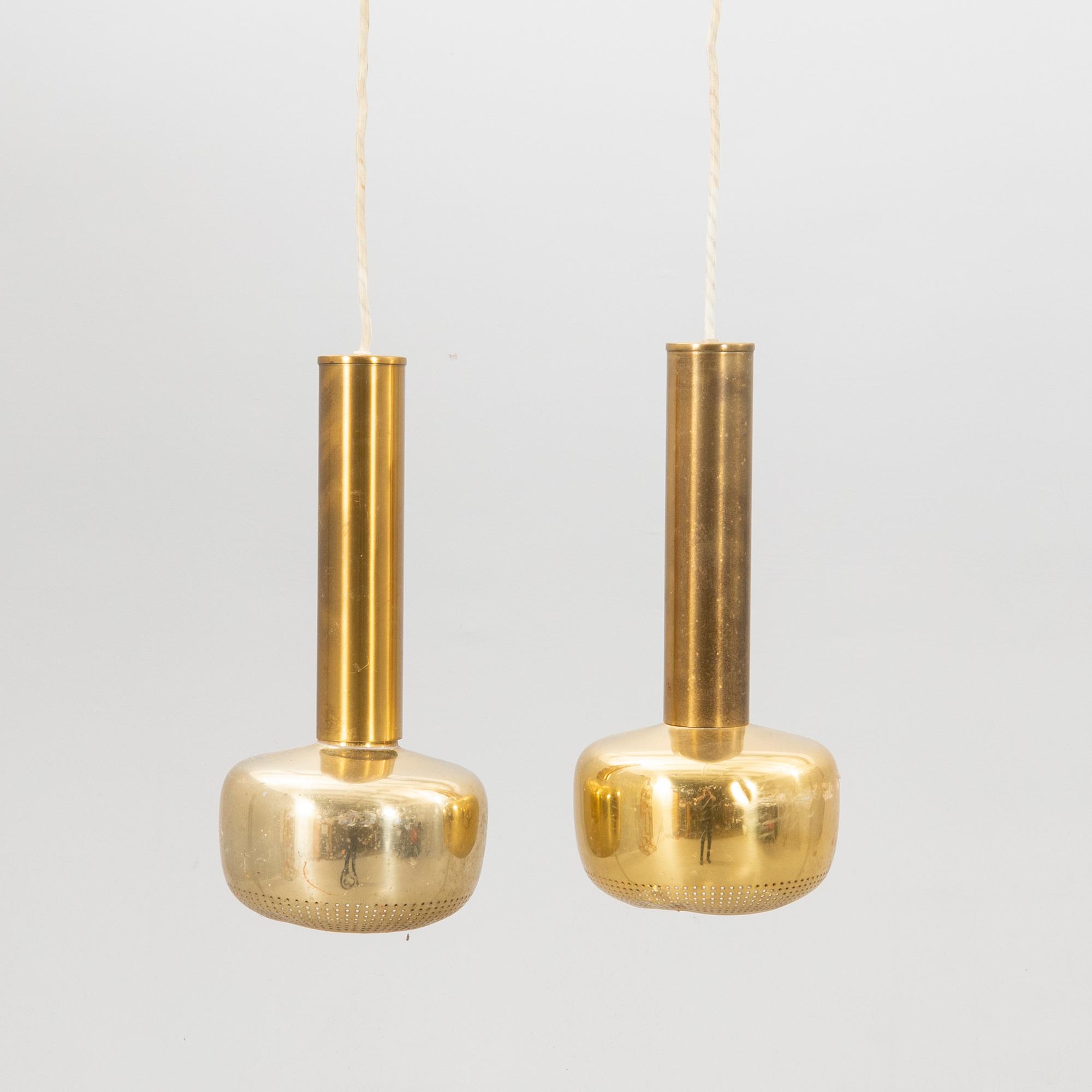 Wilhelm Lauritzen, taklampor ett par "Guldpendel" för Louis Poulsen Danmark 1900-talets mitt/andra hälft.