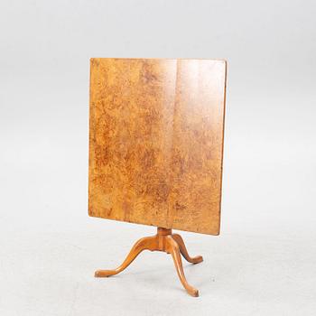 A burr alder tilt-top table, Mälardalen, circa 1800.