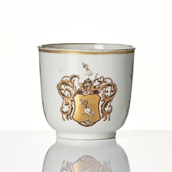 A group of Chinese Export armorial porcelain comissioned for the Swedish family Grill, Qing dynasty, 1700-tal. (8).