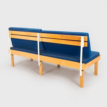 Soffbänk, modell E1295, design Arteks ritkontor, för O.Y Huonekalu-ja Rakennustyötehdas A.B. 1957.