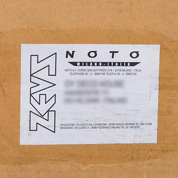Maurizio Peregalli, lattiavalaisin, "Starcube", Zeus Noto. Suunniteltu 1998.