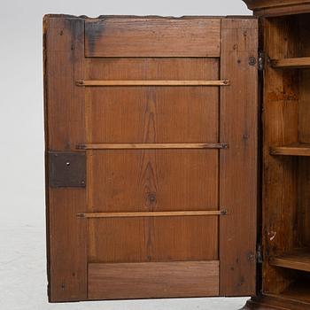Hängskåp, allmoge, 1800-tal.