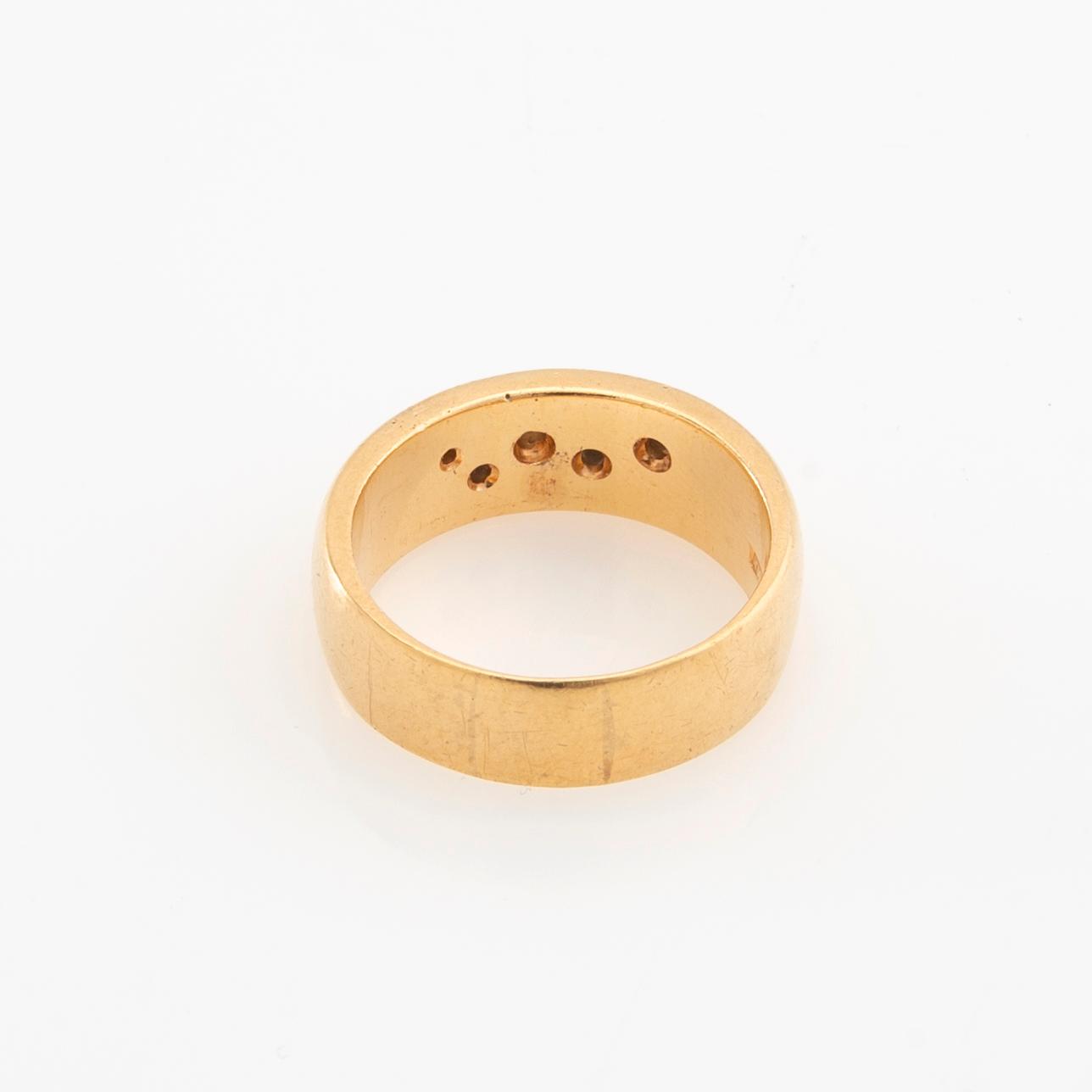 Ring 18K gold with round brilliant and single-cut diamonds.