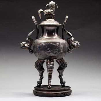 URNA, Kina, 1800-talets slut, försilvrad mässing.